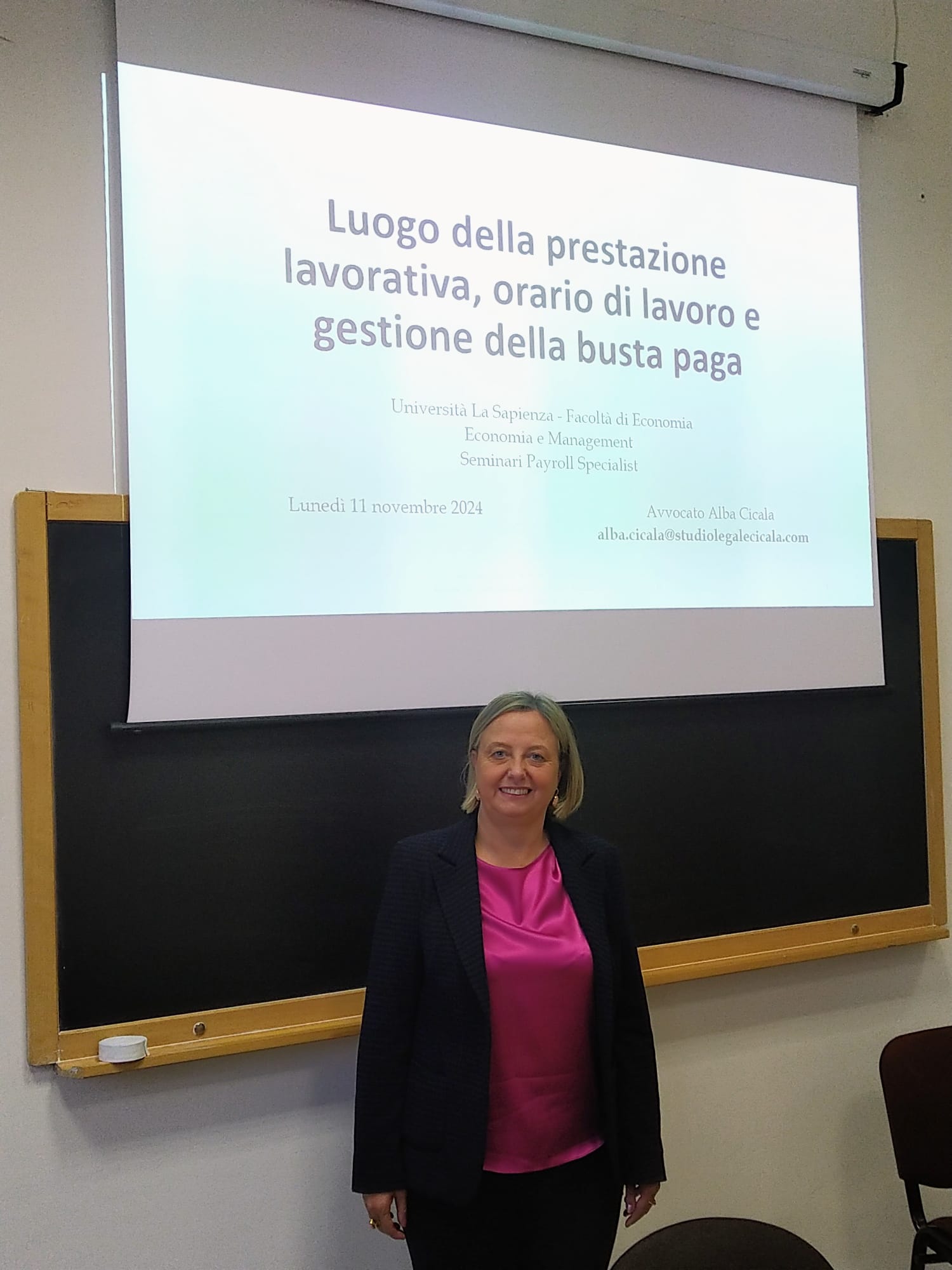 LAVORO: Luogo della prestazione lavorativa, orario di lavoro e gestione della busta paga